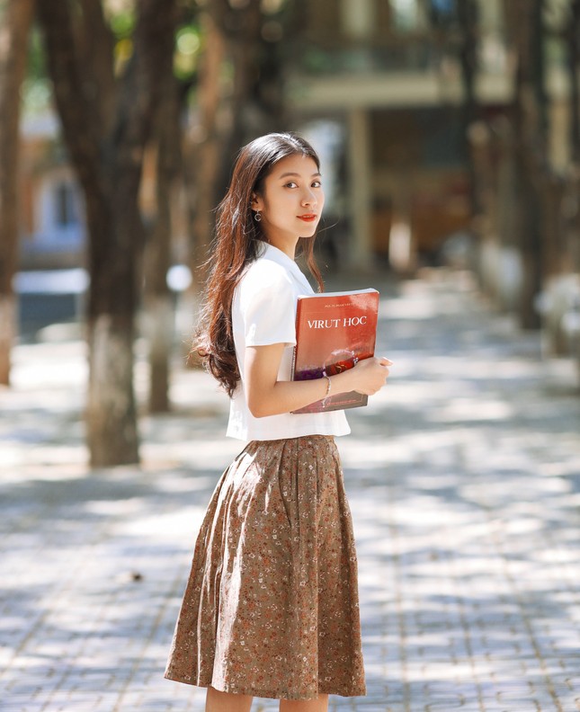 Thạc sĩ khoa học trẻ Hải Hà - Nàng thơ TVC của các nhãn hàng với profile ‘cực chất’