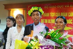 Học sinh Trường THPT Chuyên KHTN giành huy chương Vàng Olympic Toán quốc tế